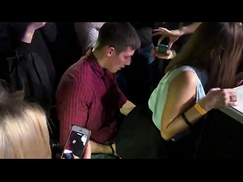 ❤️ Sexe real en una discoteca russa. Noia russa de 18 anys a l'anus i la vagina follada en una discoteca ❤️❌ Només porno al ca.nicepornphotos.ru ﹏